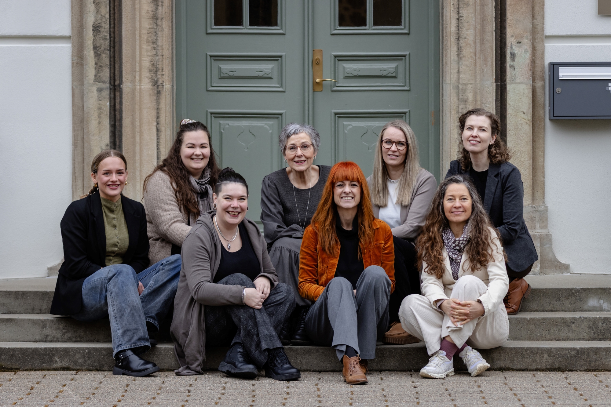 Gruppebillede på trappe foran Psykiatriens Hus